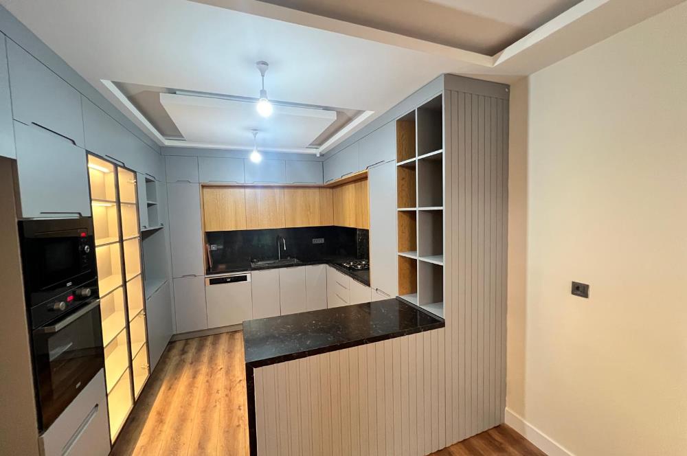Zekeriyaköy'de 4+1 Satılık |175 M² Net | Kapalı Otoparktan Giriş