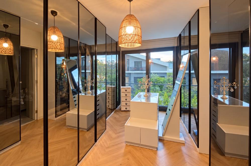 Zekeriyaköy'de Özel Otoparklı Premium 8+2 Akıllı Villa
