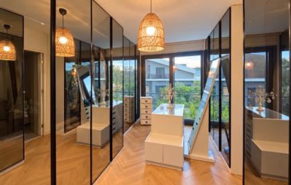 Zekeriyaköy'de Özel Otoparklı Premium 8+2 Akıllı Villa
