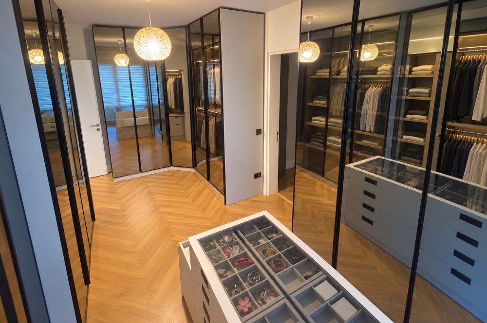 Zekeriyaköy'de Özel Otoparklı Premium 8+2 Akıllı Villa