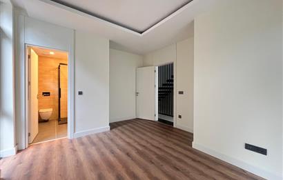 Zekeriyaköy'de 4+1 Satılık |175 M² Net | Kapalı Otoparktan Giriş