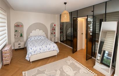 Zekeriyaköy'de Özel Otoparklı Premium 8+2 Akıllı Villa