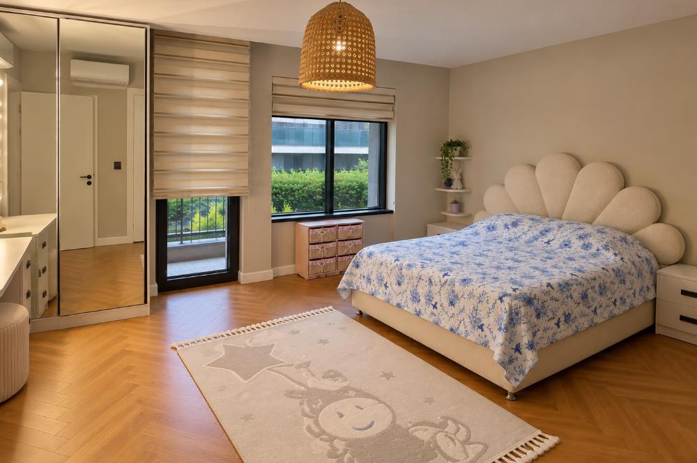Zekeriyaköy'de Özel Otoparklı Premium 8+2 Akıllı Villa