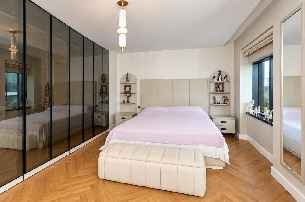 Zekeriyaköy'de Özel Otoparklı Premium 8+2 Akıllı Villa