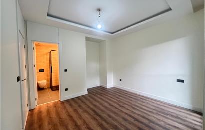 Zekeriyaköy'de 4+1 Satılık |175 M² Net | Kapalı Otoparktan Giriş