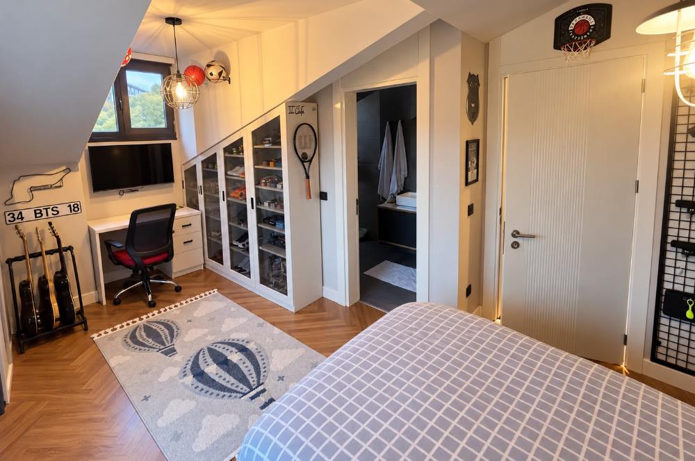 Zekeriyaköy'de Özel Otoparklı Premium 8+2 Akıllı Villa