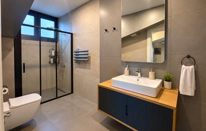 Zekeriyaköy'de Özel Otoparklı Premium 8+2 Akıllı Villa