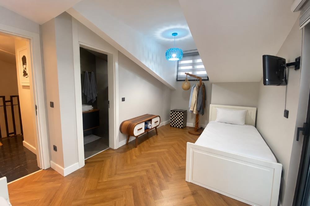 Zekeriyaköy'de Özel Otoparklı Premium 8+2 Akıllı Villa