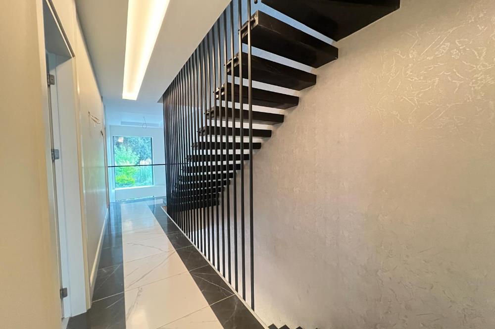 Zekeriyaköy'de 4+1 Satılık |175 M² Net | Kapalı Otoparktan Giriş