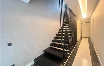 Zekeriyaköy'de 4+1 Satılık |175 M² Net | Kapalı Otoparktan Giriş