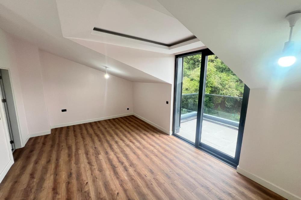 Zekeriyaköy'de 4+1 Satılık |175 M² Net | Kapalı Otoparktan Giriş