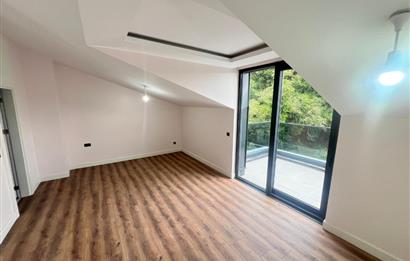 Zekeriyaköy'de 4+1 Satılık |175 M² Net | Kapalı Otoparktan Giriş