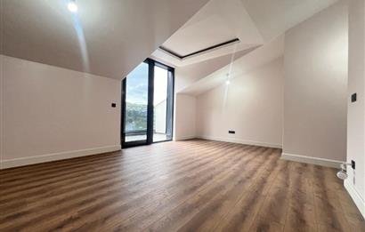Zekeriyaköy'de 4+1 Satılık |175 M² Net | Kapalı Otoparktan Giriş