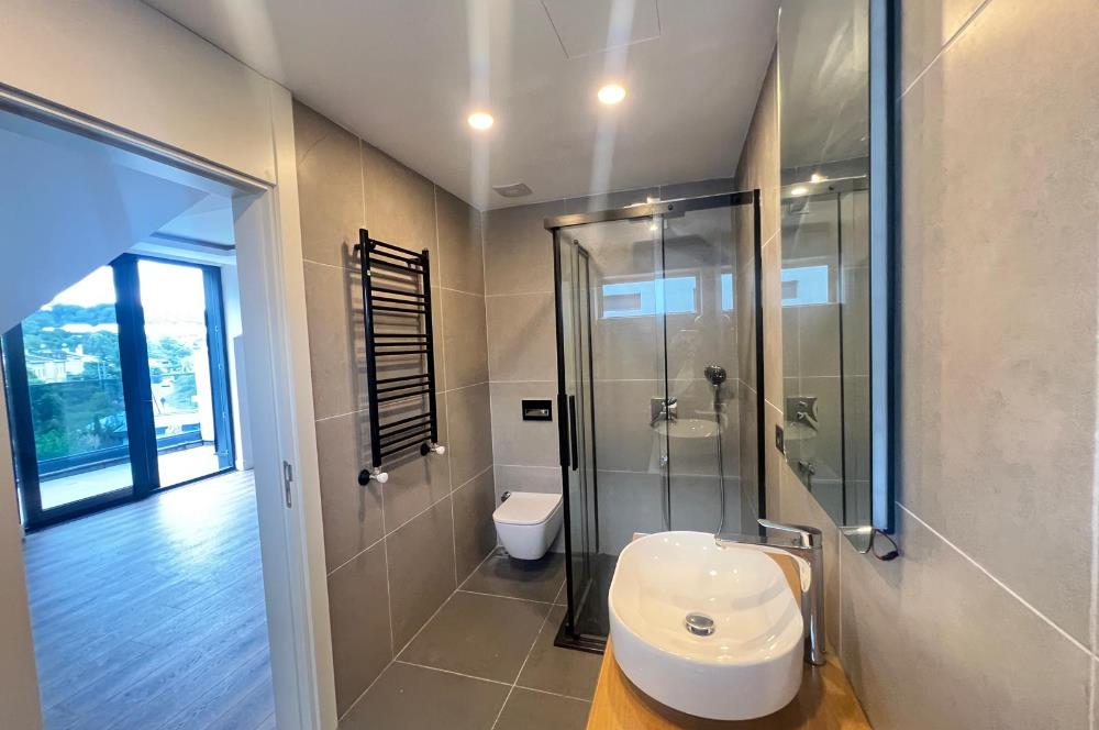 Zekeriyaköy'de 4+1 Satılık |175 M² Net | Kapalı Otoparktan Giriş