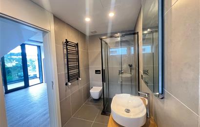 Zekeriyaköy'de 4+1 Satılık |175 M² Net | Kapalı Otoparktan Giriş