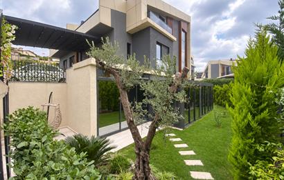 Zekeriyaköy'de Özel Otoparklı Premium 8+2 Akıllı Villa