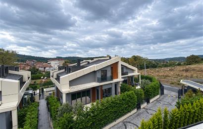 Zekeriyaköy'de Özel Otoparklı Premium 8+2 Akıllı Villa