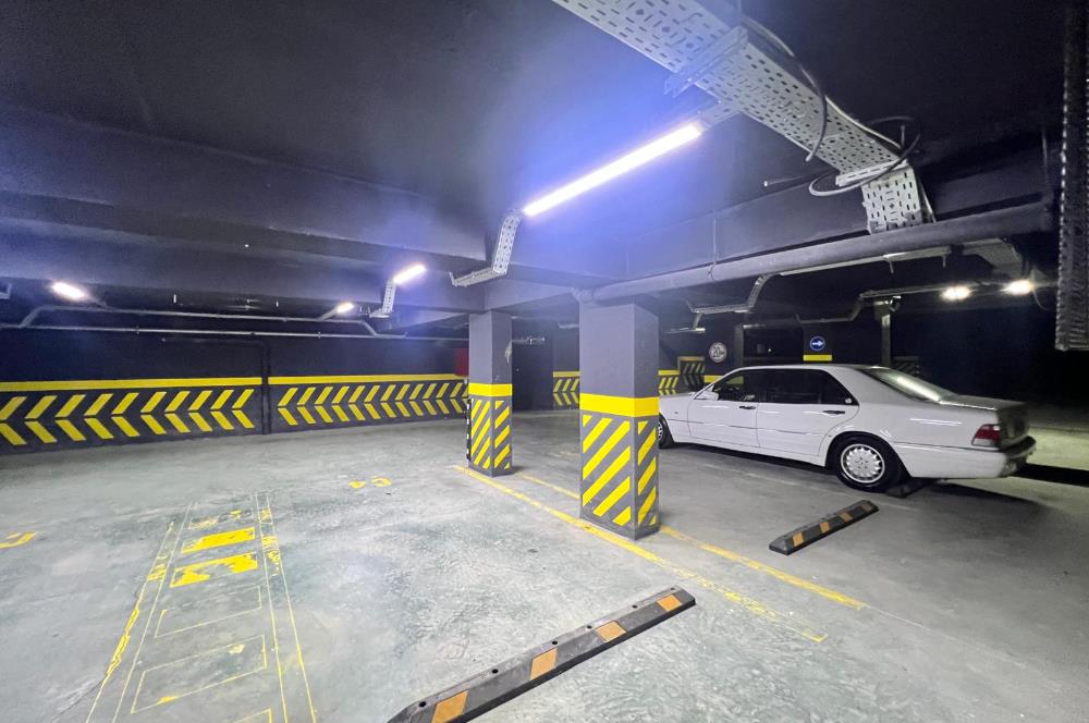 Zekeriyaköy'de 4+1 Satılık |175 M² Net | Kapalı Otoparktan Giriş