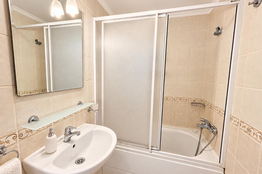 Site İçerisinde Satılık 2+1 Bahçe Katı Daire