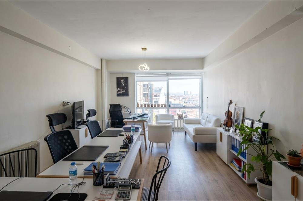 Anıthan 3.Katta Köşe Konumlu, Cadde Cepheli 40 m² Prestijli Ofis