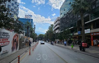 Anıthan 3.Katta Köşe Konumlu, Cadde Cepheli 40 m² Prestijli Ofis