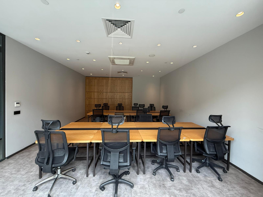 42 Maslak Kiralık 650m2 Şık Dekorasyonlu Mobilyalı KDV'li Ofis