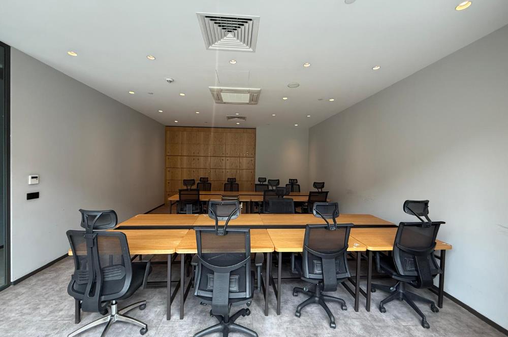 42 Maslak Kiralık 650m2 Şık Dekorasyonlu Mobilyalı KDV'li Ofis