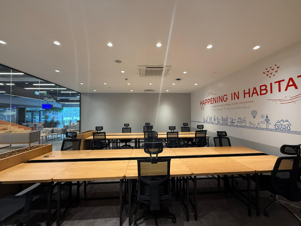 42 Maslak Kiralık 650m2 Şık Dekorasyonlu Mobilyalı KDV'li Ofis