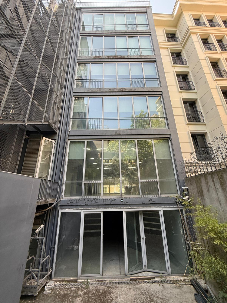Beyoğlu Pera Kiralık 220m2 KDV Avantajlı Ofis Plaza Katı