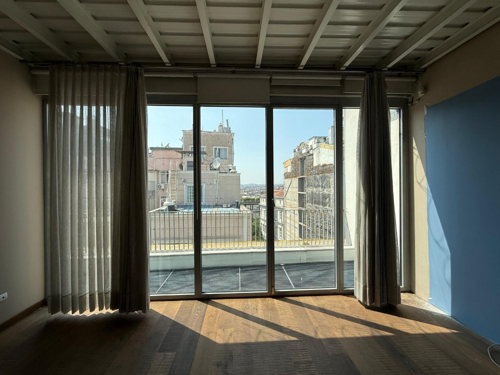 Beyoğlu Pera Kiralık 220m2 KDV Avantajlı Ofis Plaza Katı