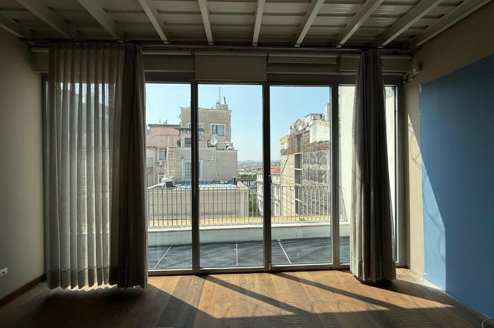 Beyoğlu Pera Kiralık 220m2 KDV Avantajlı Ofis Plaza Katı