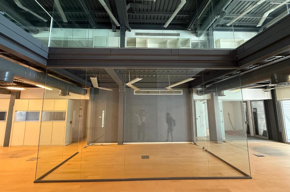 Beyoğlu Pera Kiralık 220m2 KDV Avantajlı Ofis Plaza Katı