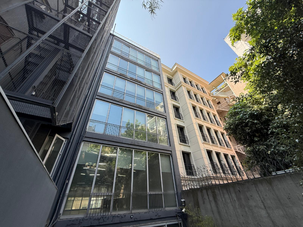 Beyoğlu Pera Kiralık 220m2 KDV Avantajlı Ofis Plaza Katı