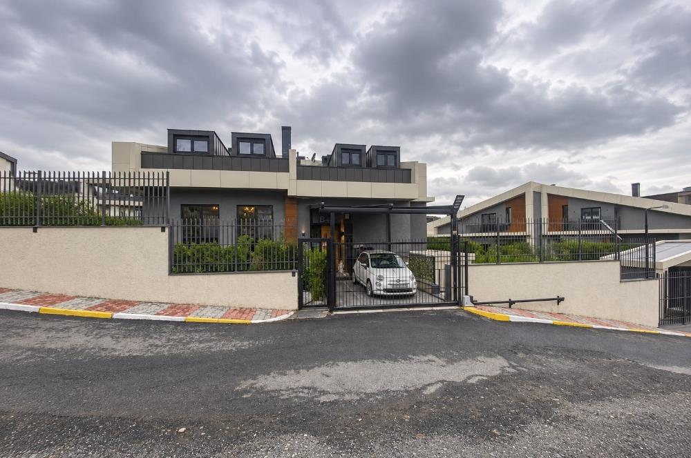 Zekeriyaköy'de Özel Otoparklı Premium 8+2 Akıllı Villa