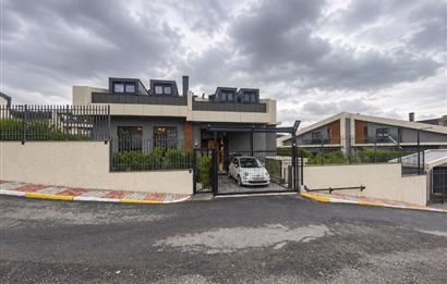 Zekeriyaköy'de Özel Otoparklı Premium 8+2 Akıllı Villa