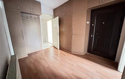 ATATÜRK MAHALLESİ MERKEZİ KONUMDA BAKIMLI 2+1 KİRALIK DAİRE