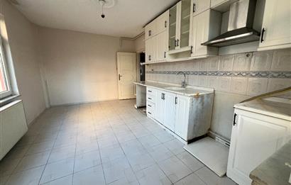 ATATÜRK MAHALLESİ MERKEZİ KONUMDA BAKIMLI 2+1 KİRALIK DAİRE