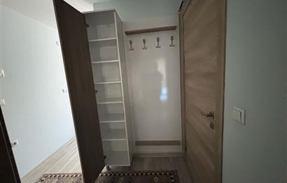 Anadolu Caddesinde Merkezi Konumda Eşyalı 1+1 Satılık Daire