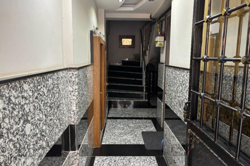 Anadolu Caddesinde Merkezi Konumda Eşyalı 1+1 Satılık Daire