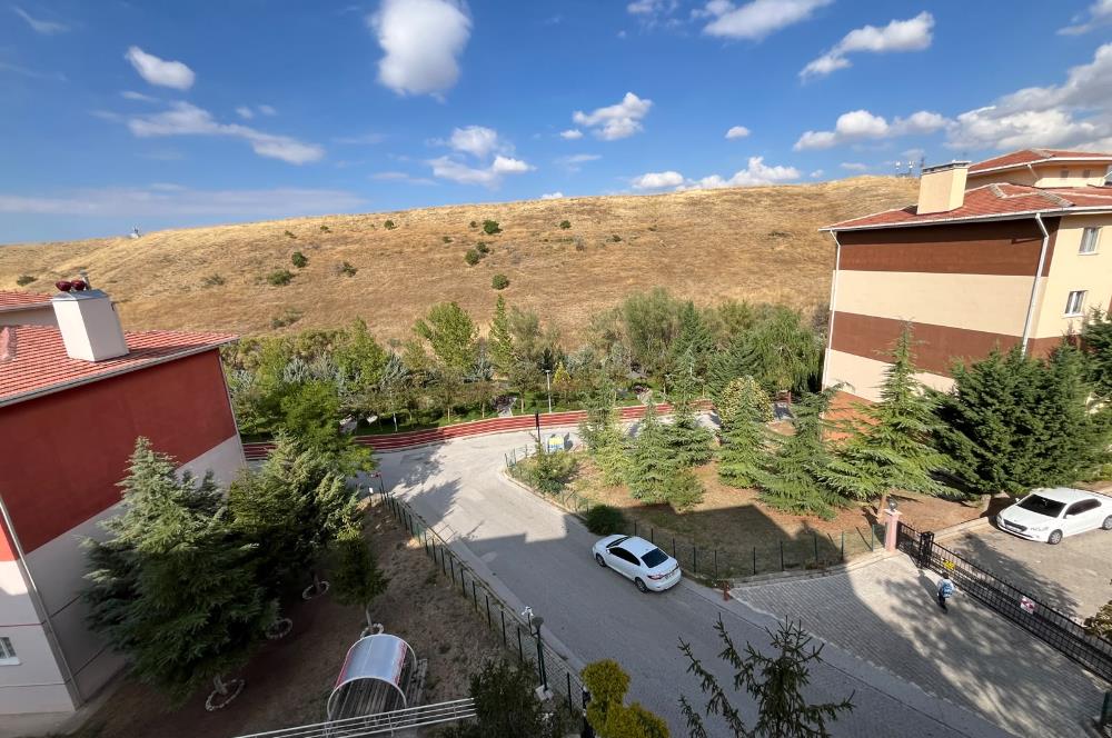 GÖLBAŞI TOKİ DE SİTE İÇİNDE YÜKSEK KREDİ İMKANI BOŞ 2+1 DAİRE