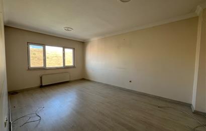 GÖLBAŞI TOKİ DE SİTE İÇİNDE YÜKSEK KREDİ İMKANI BOŞ 2+1 DAİRE