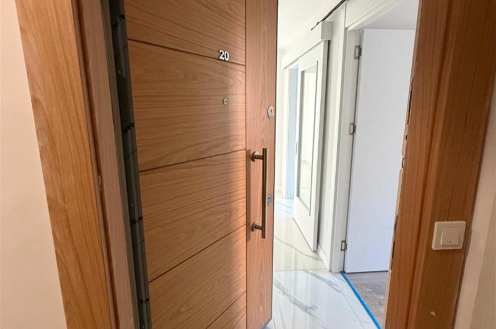 BAĞDAT CADDESİ VE METROYA YAKIN HAVUZLU SİTEDE BALKONLU KİRALIK