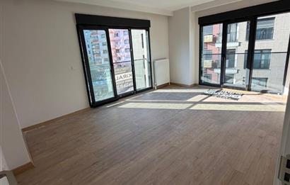 BAĞDAT CADDESİ VE METROYA YAKIN HAVUZLU SİTEDE BALKONLU KİRALIK