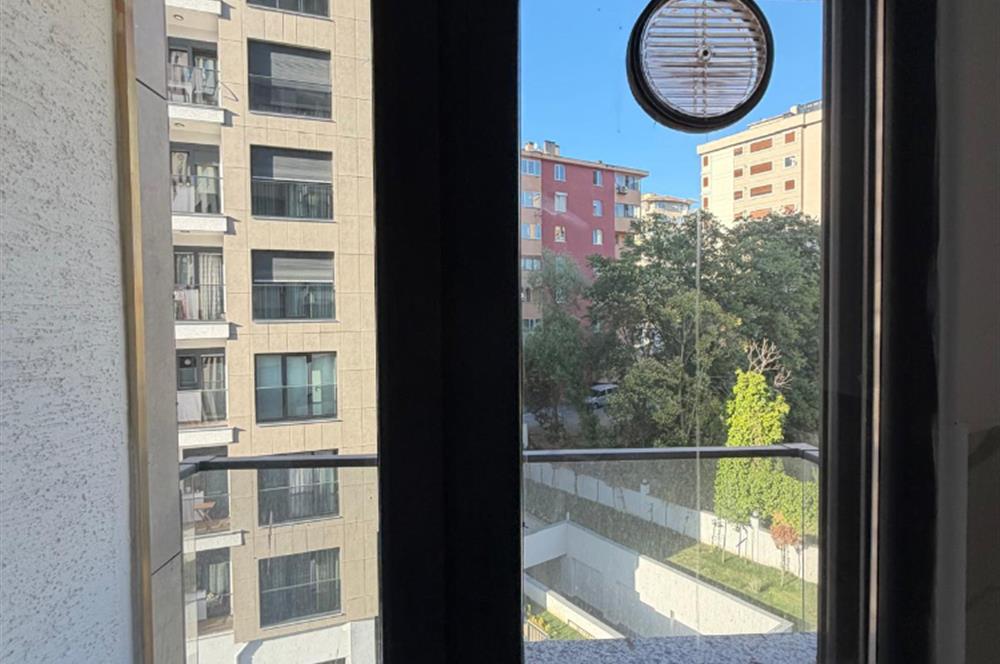 BAĞDAT CADDESİ VE METROYA YAKIN HAVUZLU SİTEDE BALKONLU KİRALIK