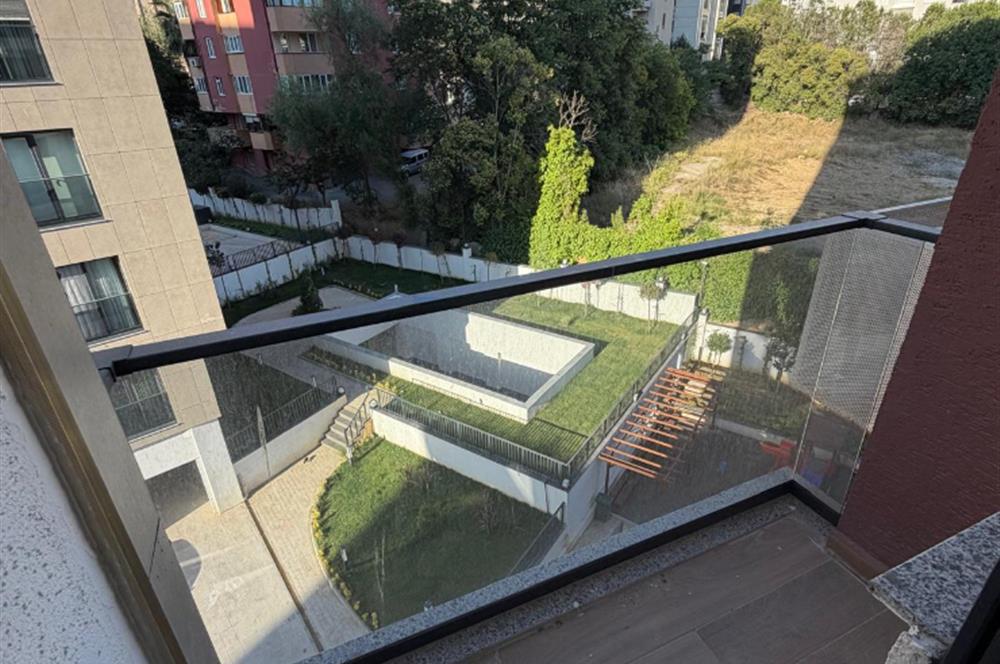 BAĞDAT CADDESİ VE METROYA YAKIN HAVUZLU SİTEDE BALKONLU KİRALIK