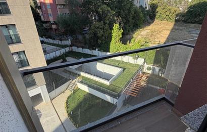 BAĞDAT CADDESİ VE METROYA YAKIN HAVUZLU SİTEDE BALKONLU KİRALIK