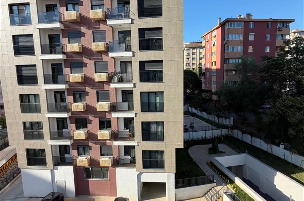 BAĞDAT CADDESİ VE METROYA YAKIN HAVUZLU SİTEDE BALKONLU KİRALIK