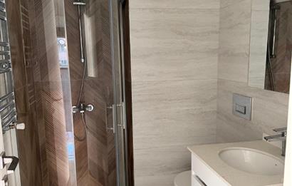 BAĞDAT CADDESİ VE METROYA YAKIN HAVUZLU SİTEDE BALKONLU KİRALIK