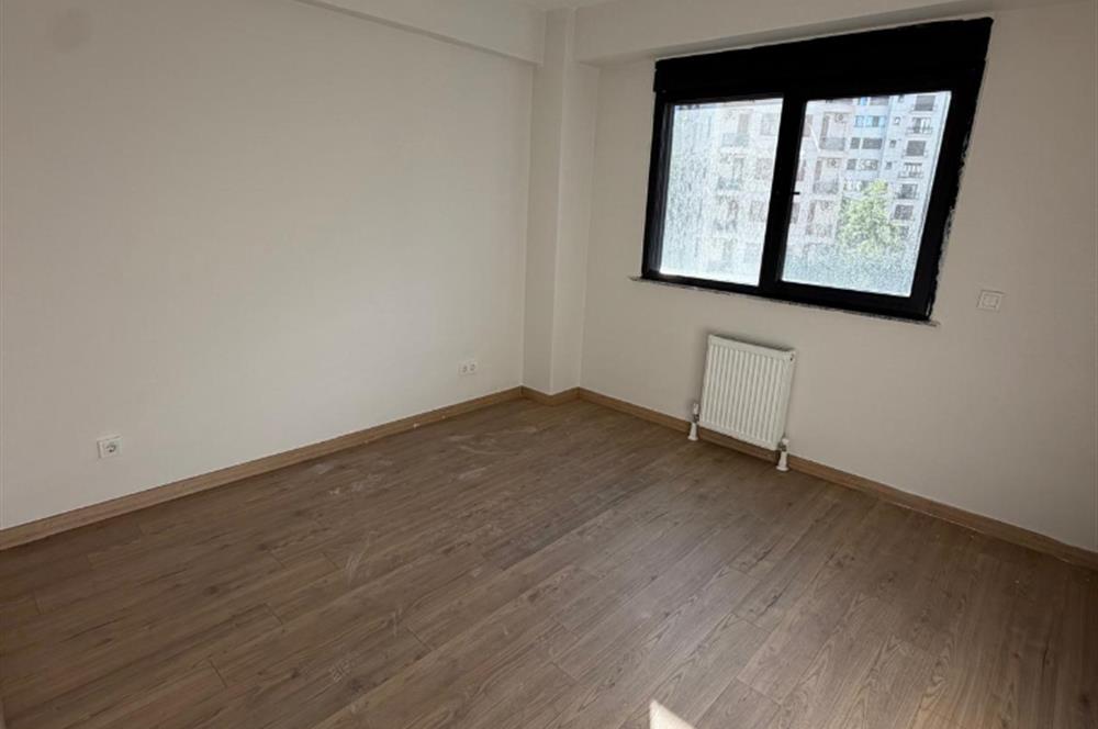 BAĞDAT CADDESİ VE METROYA YAKIN HAVUZLU SİTEDE BALKONLU KİRALIK