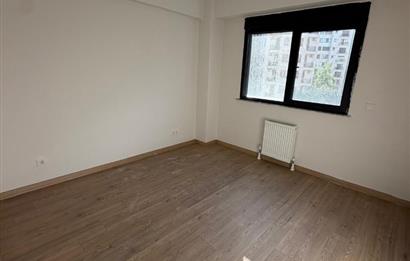 BAĞDAT CADDESİ VE METROYA YAKIN HAVUZLU SİTEDE BALKONLU KİRALIK